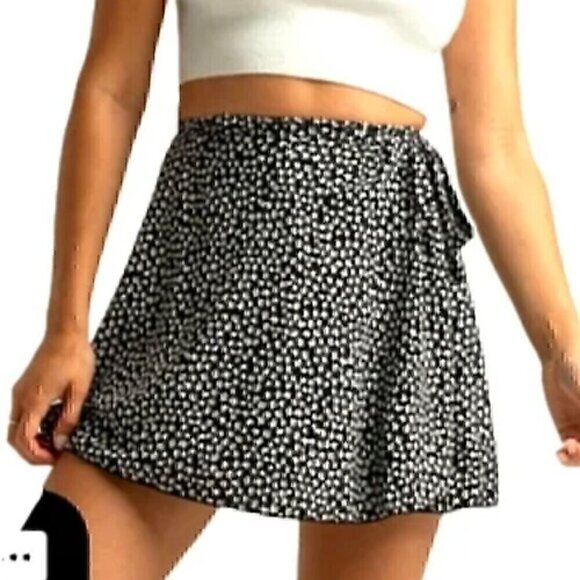 SKY AND SPARROW TILLYS Black White Ditsy Floral High Waisted Mini Wrap Skirt XL - Picture 1 of 12